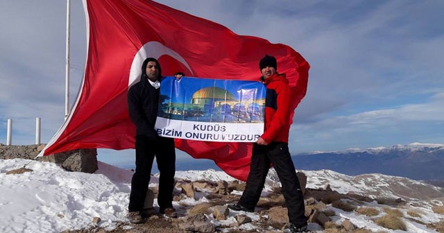 Kudüs için 2 bin 812 rakımlı Kösedağ&#039;a tırmandılar