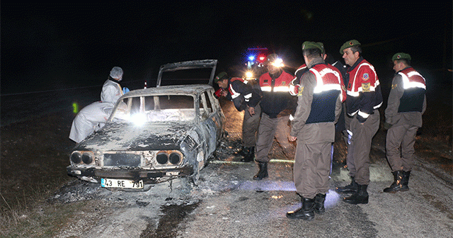 Kütahya&#039;da yanmış otomobilde 2 ceset bulundu