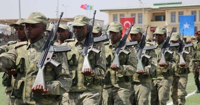 Mogadişu&#039;daki Türk askeri eğitim merkezi ilk mezunlarını verdi