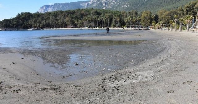 Muğla&#039;da deniz suyu 25 metre çekildi