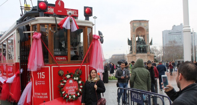 Nostaljik tramvay seferlere başladı