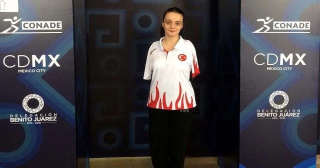Paralimpik yüzücü Sümeyye, dünya dördüncüsü oldu