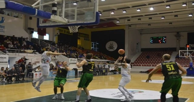 Petkim Spor: 77 - Akhisar Belediye: 76