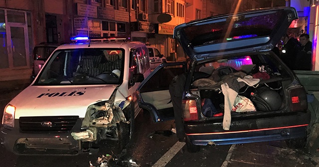 Polisin ‘Dur’ ihtarına uymadı, kovalamacada polis aracına çarptı