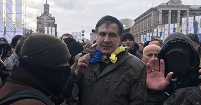 Saakaşvili'ye adliye önünde destek gösterisi