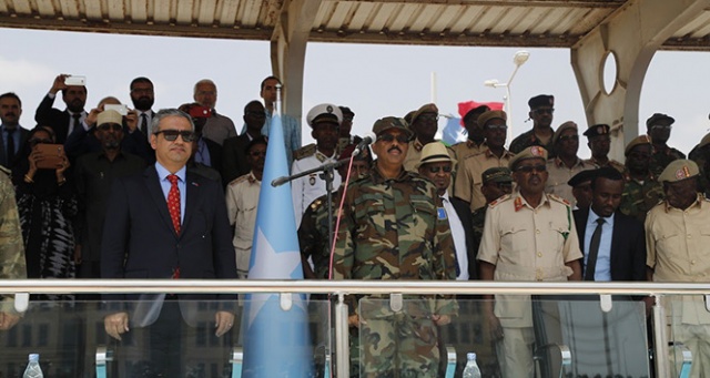 Somali&#039;deki Türk üssü TURKSOM ilk mezunlarını verdi