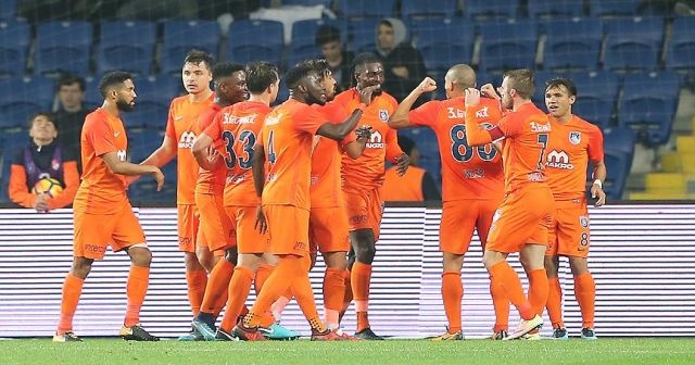 Süper Lig&#039;de ilk devre Medipol Başakşehir&#039;in liderliğiyle sona erdi