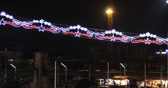 Taksim Meydanı süslendi