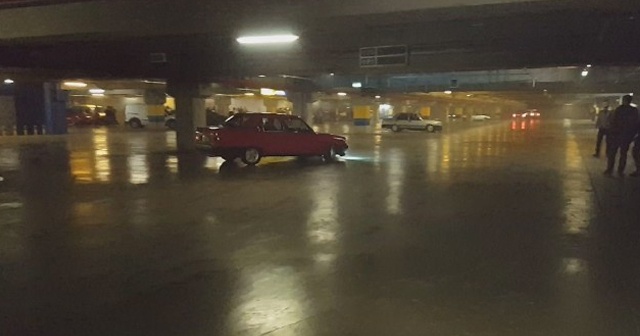 Trafik magandaları bu kez halka açık otoparkta sahneye çıktı