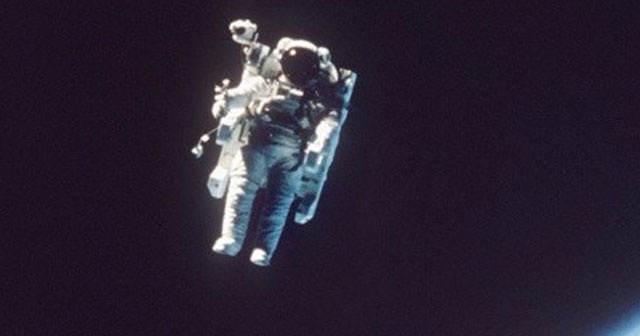 Uzayda serbestçe dolaşan ilk insan öldü