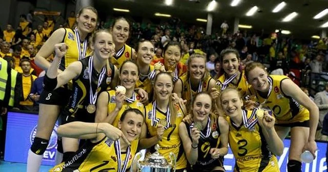 VakıfBank 3-0'la finale çıktı