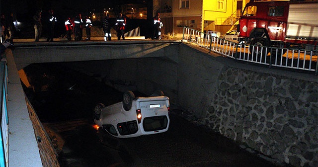 Zonguldak&#039;da alkollü sürücü dereye uçtu