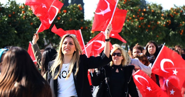 Adana&#039;da 250 kadın Afrin&#039;e gitmek için başvurdu