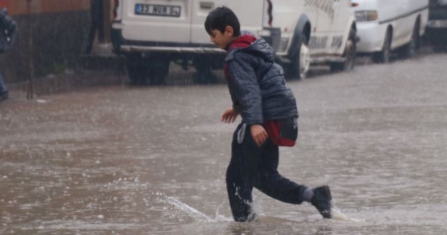 Adana Valiliği&#039;nden uyarı: Çocuklarınızı erken alın...