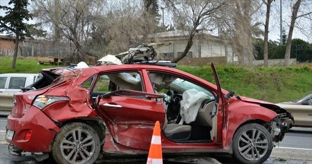 Ağaçları devirdi, bariyerlere çarparak durabildi