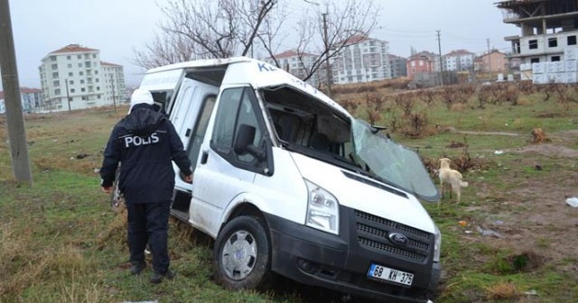 Aksaray'da işçi servisi otomobille çarpıştı, yaralılar var