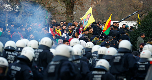 Almanya&#039;da yasa dışı PKK yürüyüşü durduruldu