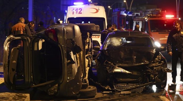Ankara&#039;da otomobiller çarpıştı: 2 yaralı