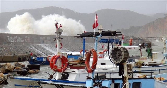 Antalya’da fırtına