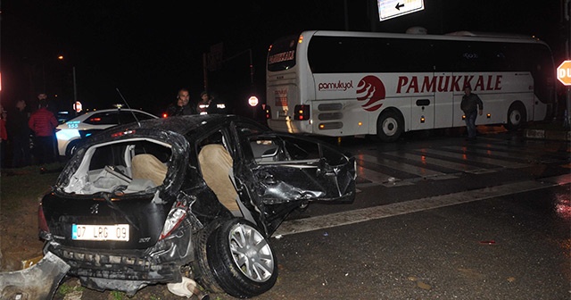 Antalya’da yolcu otobüsü ile otomobil çarpıştı: 1 ölü, 2 yaralı