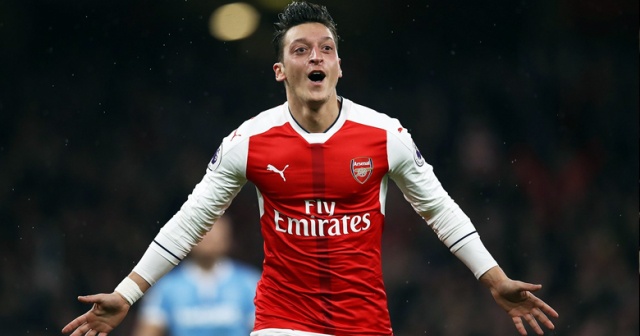 Arsenal&#039;de son imza Mesut Özil&#039;den