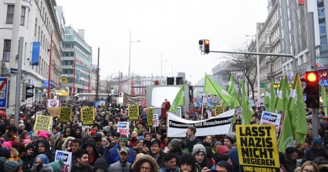 Avusturya’da 60 bin kişi yeni hükûmeti protesto etti