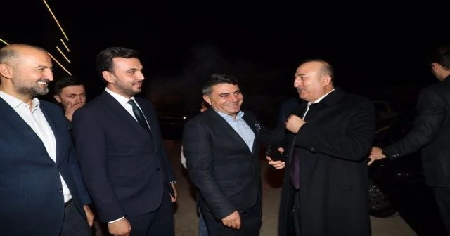 Bakan Çavuşoğlu, yeğeninin nişan törenine katıldı