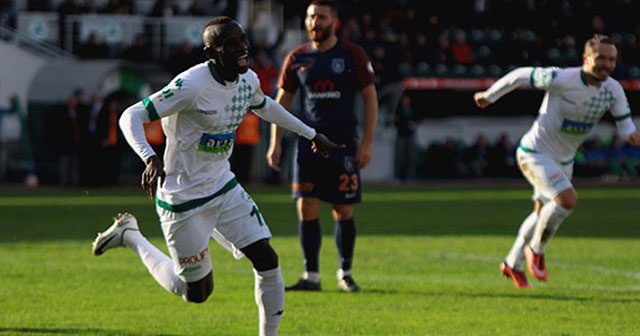 Başakşehir&#039;den güldüren Akın Çorap Giresunspor paylaşımı