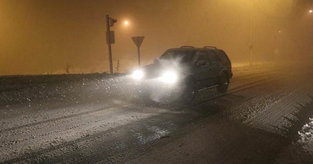 Bolu Dağı&#039;nda etkili kar yağışı