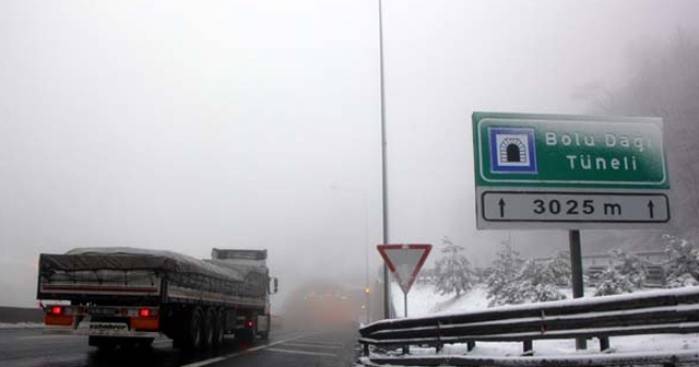 Bolu Dağı&#039;nda kar yağışı ve sis