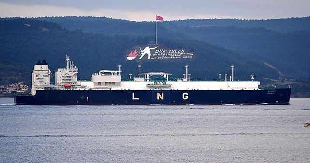 Çanakkale Boğazı&#039;ndan LNG tankeri geçti