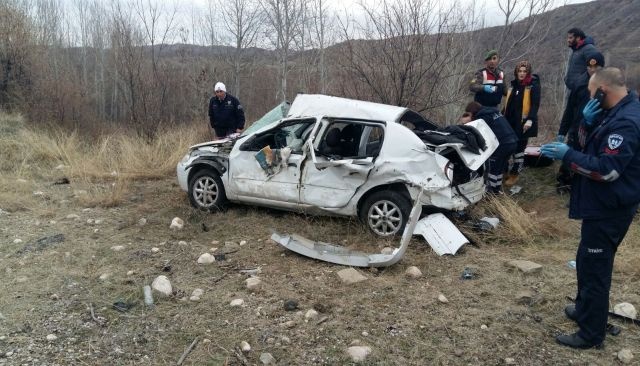 Cenaze yolunda feci kaza: 2 ölü, 3 yaralı