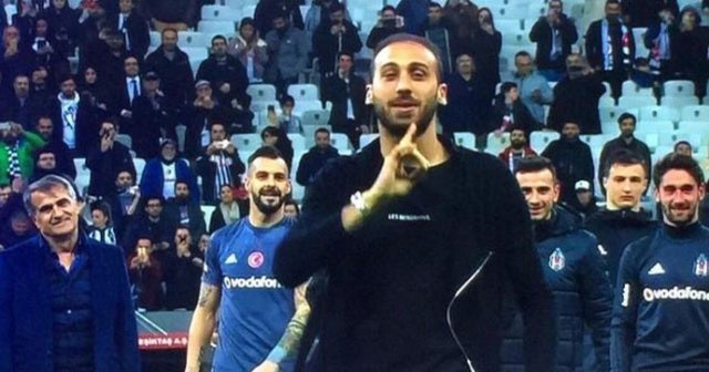 Cenk Tosun, Beşiktaş taraftarına veda etti