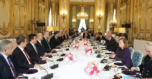 Erdoğan, Paris’te heyetler arası öğle yemeğine katıldı