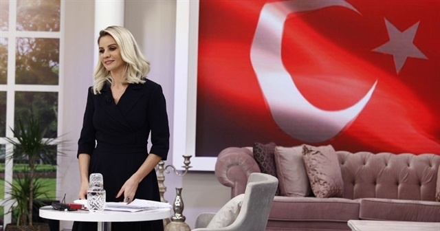 Esra Erol yeni doğan bebeğe &#039;Yıldız Hilal&#039; ismini verdi