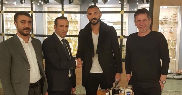 Evkur Yeni Malatyaspor’da Yalçın Ayhan ile yollar ayrıldı