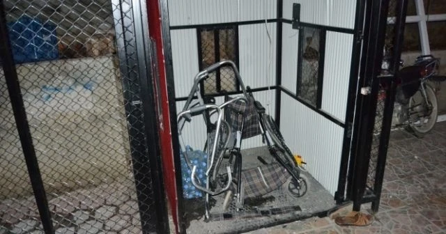 Halatı kopan asansörden düşen çift ağır yaralandı
