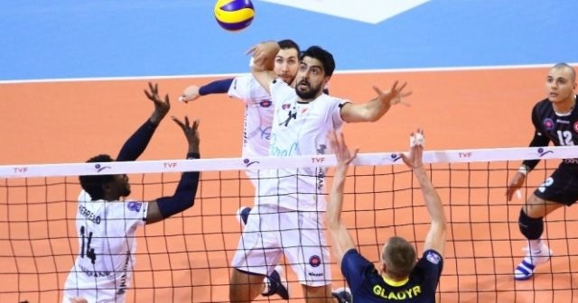 Halkbank Fenerbahçe’ye set vermedi