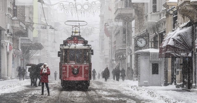 İstanbul&#039;a kar geliyor