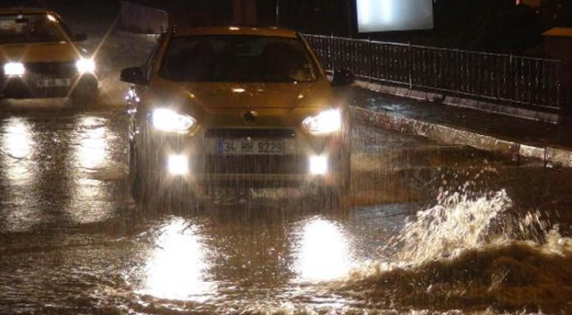 İstanbul’da sağanak su baskınlarına neden oldu