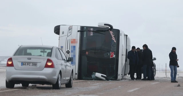 Kayseri&#039;de yolcu otobüsü devrildi