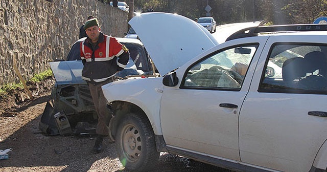 Kocaeli&#039;de cip ile otomobil çarpıştı