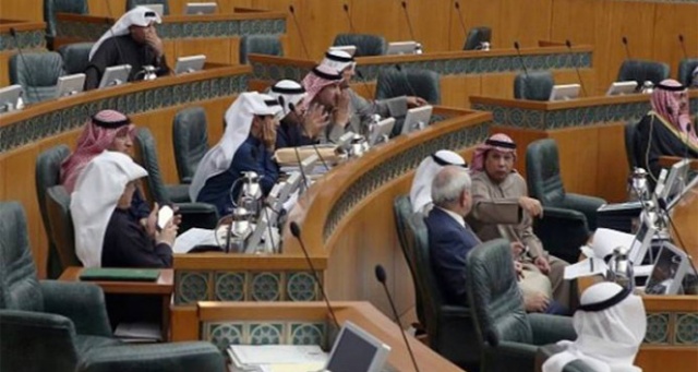 Kuveyt&#039;te meclis baskını suçlaması bulunan milletvekili teslim oldu