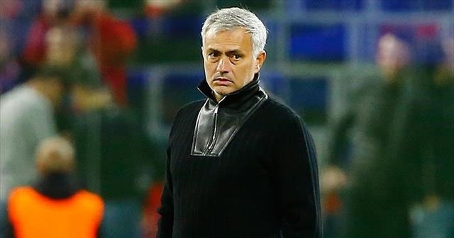 Manchester United Mourinho&#039;nun sözleşmesini uzattı