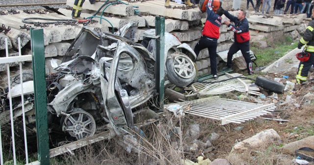 Manisa&#039;da trafik kazası: 4 ölü, 2 yaralı