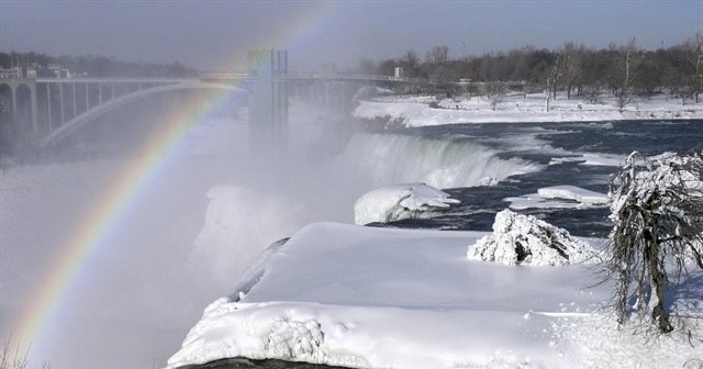 Niagara Şelalesi buzla kaplandı