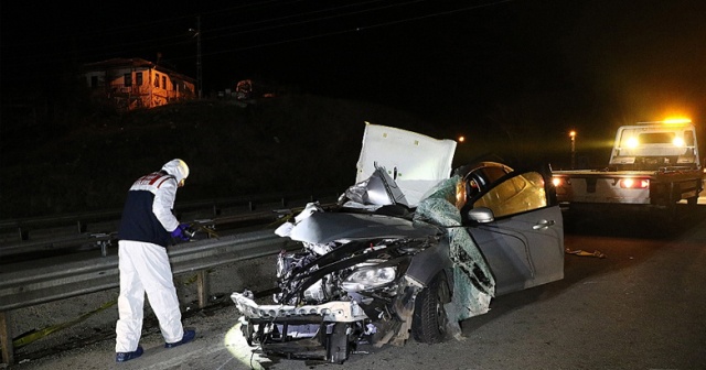 Otomobil tıra arkadan çarptı: 2 ölü, 3 yaralı