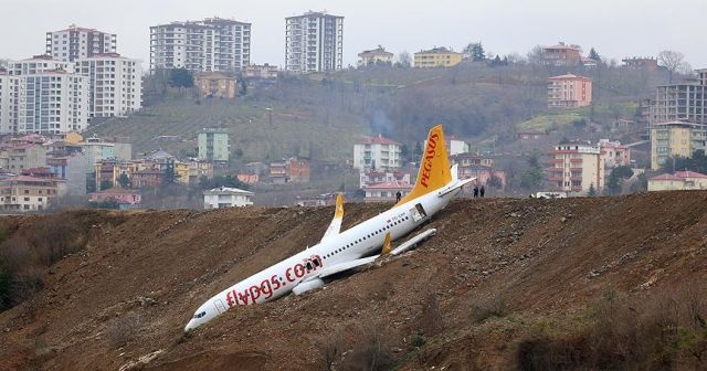 Pistten çıkan uçağı kurtaracak çekici Trabzon&#039;a ulaştı