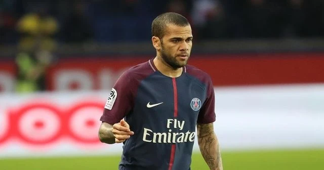 PSG'li Alves'e 3 maç ceza
