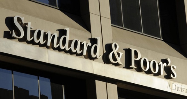 S&amp;P, Yunanistan&#039;ın kredi notunu yükseltti